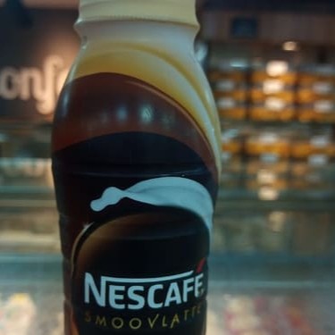 Chegou o Nescafé Smoovlatté, o sabor do chocolate que você sempre gostou com o up do café que você está precisando. A versão pronta para beber é seu aliado para dar mais disposição e sabor no seu Dia a Dia. Experimente!