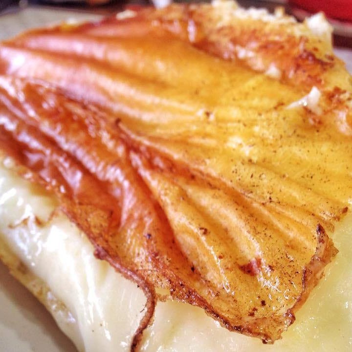 Com manteiga e entrada requeijão