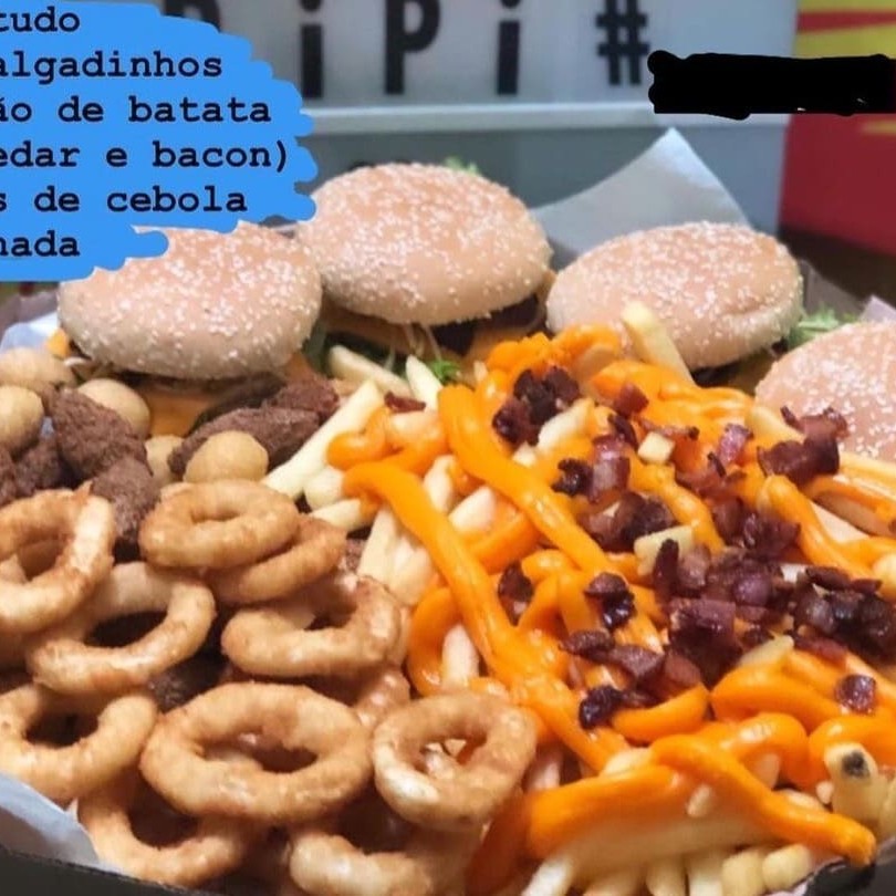 4 x-tudo 40 salgadinhos Porção de batata  (Cheedar e bacon)  Anéis de cebola empanada