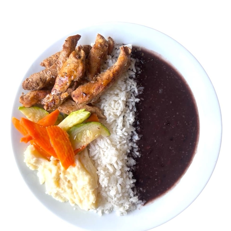 Acompanha arroz, feijão, purê e legumes do Dia