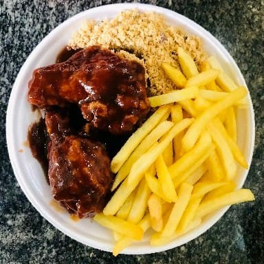 Coxinha de frango bem crocante cobertas por molho barbecue. Acompanha arroz, feijão e farofa. Escolha entre: purê, macarronese, salada e fritas.  Obs.: - Embalagem Pt102. - Ideal para 1 pessoa.  Esperamos que você tenha uma excelente refeição!