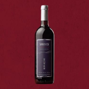 Região: Toscana / Itália  Uva: Sangiovese  Vinicola: Bonacchi  Um tinto fresco e agradável, elaborado com uvas Sangiovese plantadas nos mesmos terrenos que dão origem aos Chianti, na Toscana. Elaborado em um estilo fácil de tomar, pode ser bebido sozinho ou acompanhando massas, carnes e aves.