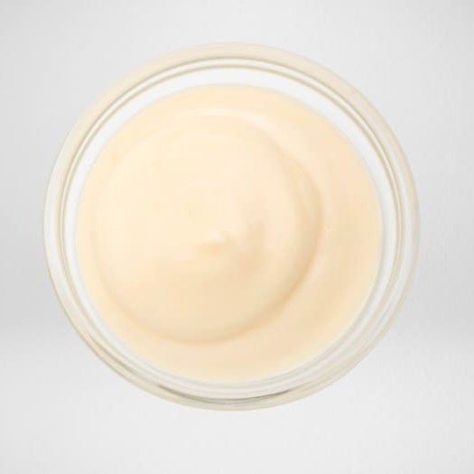 Maionese cremosa com um toque defumado e temperos especiais que dão um sabor único e irresistível. Perfeita para dar aquela turbinada no seu lanche.