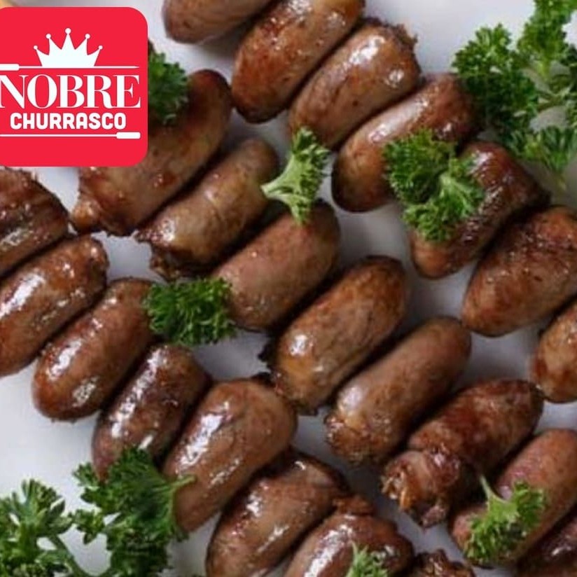 Acompanha arroz, feijão, farofa, vinagrete + 1 acompanhamento a sua escolha ( batata frita, batata corada, aipim frito, aipim cozido, salada de legumes ou salada de maionese.