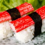 Sushi de carne de caranguejo.