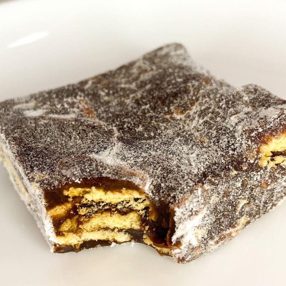 Deliciosa palha italiana feita com o verdadeiro biscoito maizena e o saboroso brigadeiro de chocolate 50% cacau.
