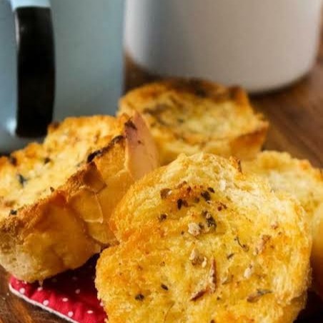 Elas vão embalada na bandeija para evitar de quebrar.