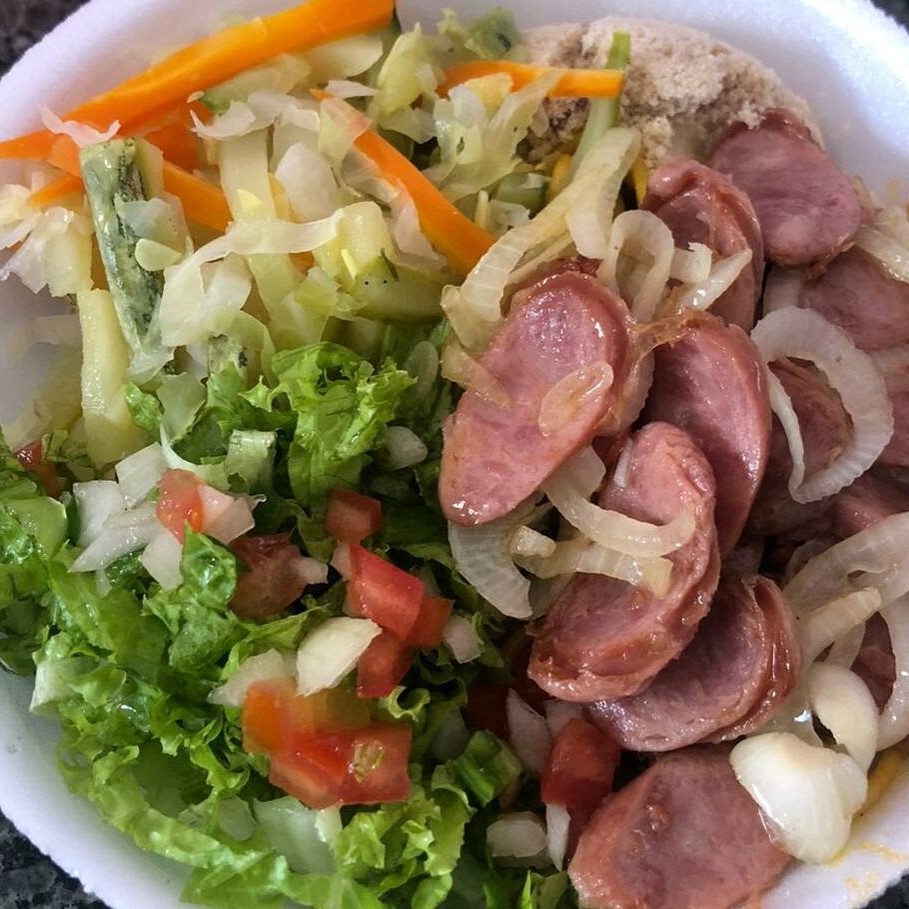 Arroz, Feijão, Macarrão, Farofa e salada    Não é possível alterar os itens!