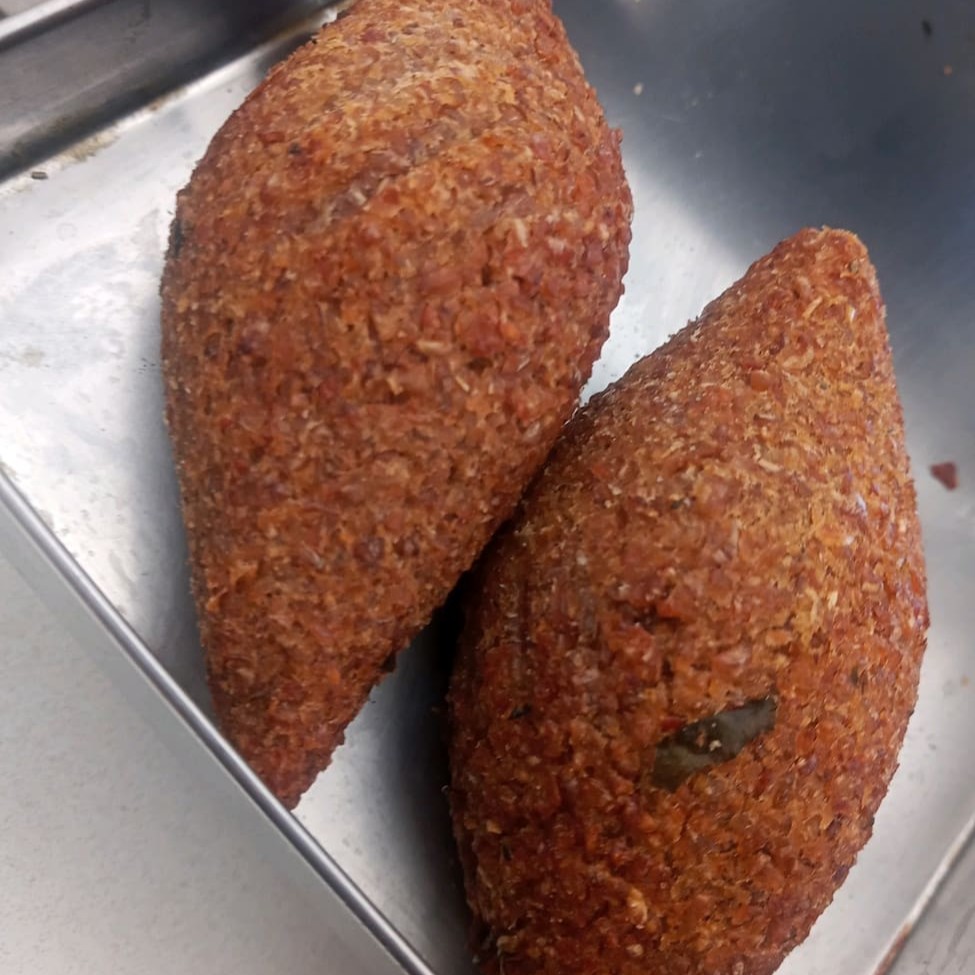 Kibe carne moída , hortelã e cebola