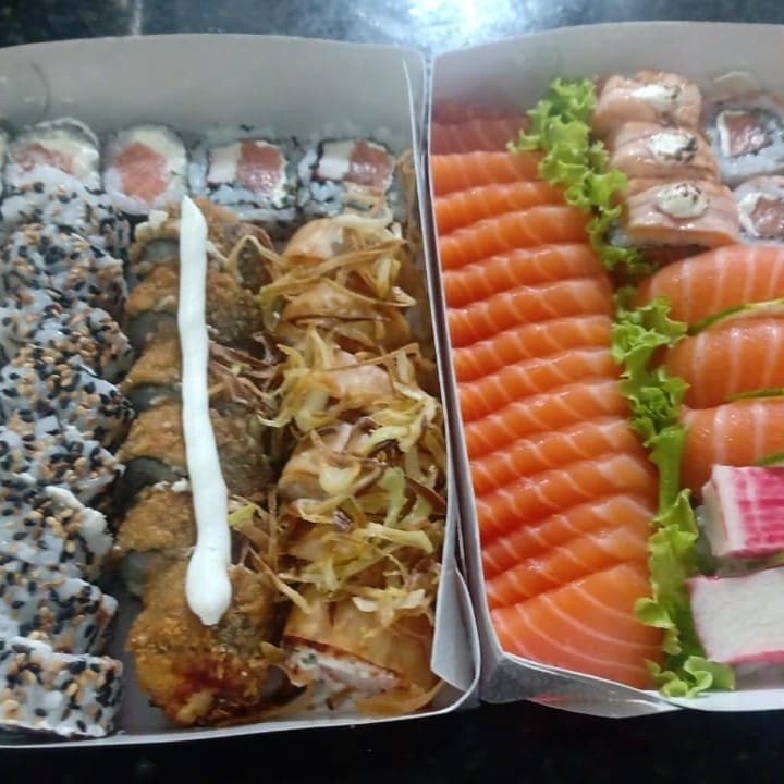 Combo ousadia acompanha 5 joy, 5 sushi, 8 makimono, 10 urakami especial, 10 sashimi salmão, 5 sashimi de peixe branco, 6 hot 6 harohot