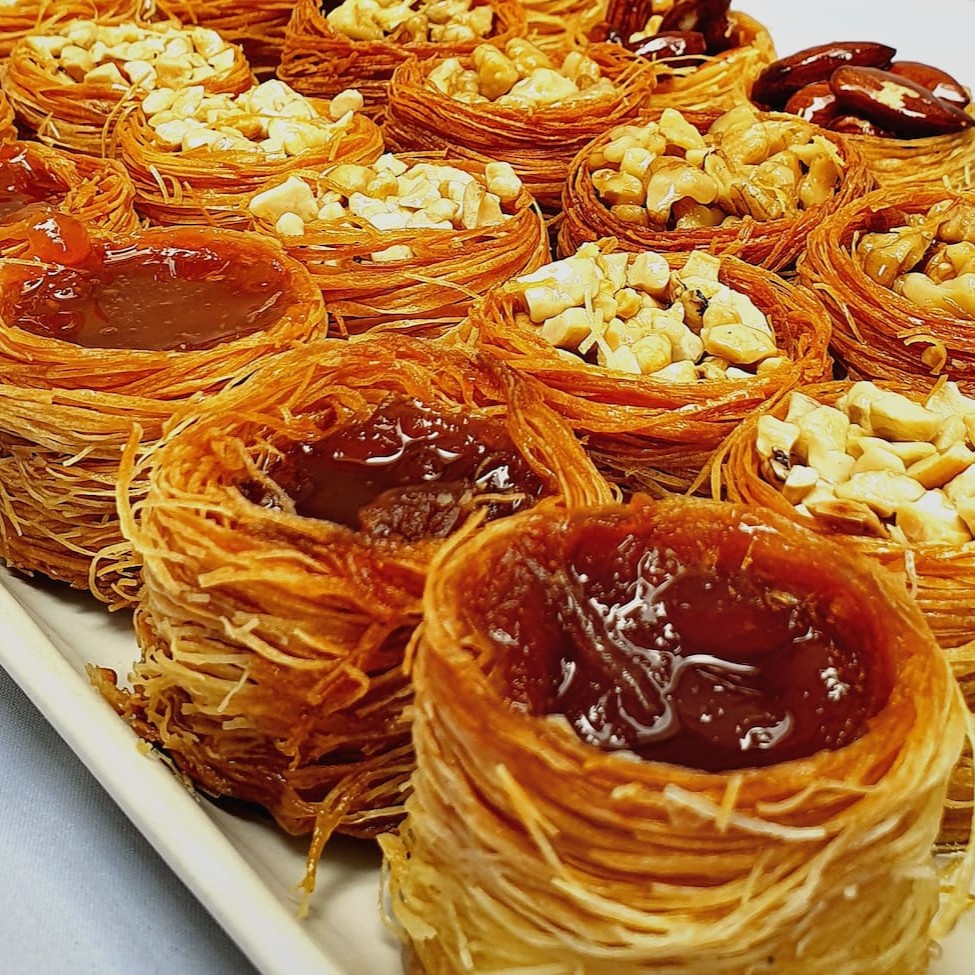 Doce Artesanal feito com Massa Cabelinho de Anjo, Calda de Laranjeira  ( escolha o recheio )  #tags: doce - árabe - sírio - libanes - marroquina - sobremesa - docinho - habib - lanchinho - amendoa - nozes - damasco
