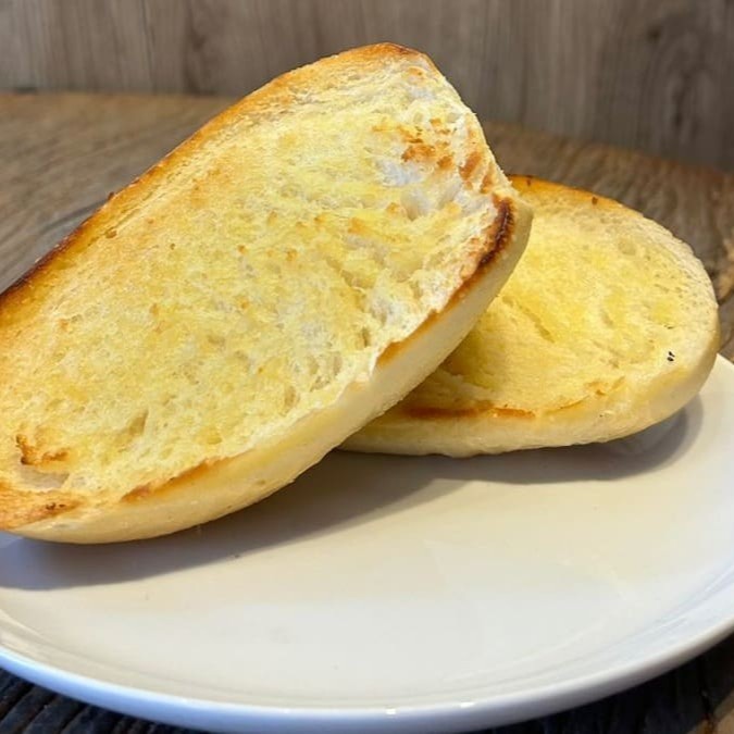 Delicioso pão francês bem fresquinho com manteiga