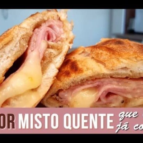 Apresentamos o nosso Misto Quente, uma estrela dos 'Lanches da Casa'. Este clássico é preparado com um suculento presunto, abraçado por generosas fatias de queijo derretido, tudo isso aconchegado num crocante pão de forma Plusvita,fresquinho. Uma combinação simples, mas irresistível, que promete satisfazer o seu paladar. Experimente esta delícia e saboreie cada mordida deste lanche que é puro prazer.