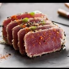 Sashimi de atum maçaricado - 8 unidades    ----------tags------------- Sushi/japa/culinária japonesa/sushi em casa / promoções/makimonos/Philadelphia/filadélfia/hot filadélfia/ hot Philadelphia/sunomono/entre grátis/combinados/Carpaccio/cevite/sashimi de salmão/sushi por 1 real / promoção de hot/temaki/yakissoba