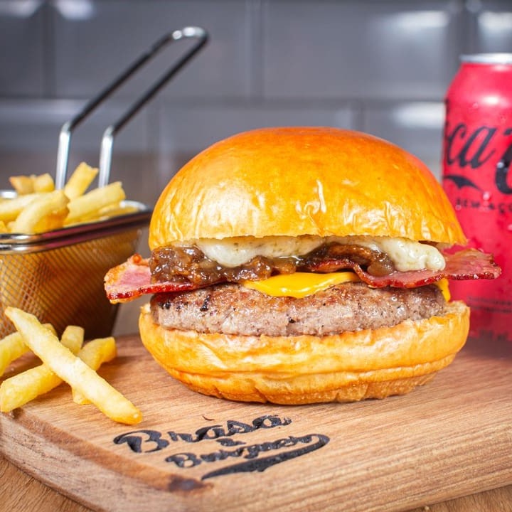 01 Hambúrguer - O Preferido 01 Acompanhamento a sua escolha 01 Bebida a sua escolha