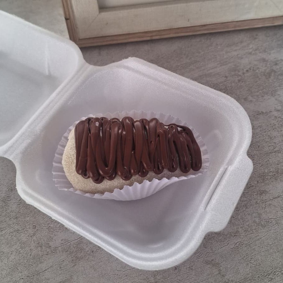 Ela está de volta! Nossa suculenta coxinha doce de Ninho com Nutella, recheada com um saboroso morango.