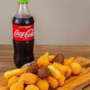 São 50 Deliciosos Salgados Fritos na Hora, muito bem Recheados, sequinhos e saborosos. Acompanhado do melhor Refrigerante Do mundo Peça Agora Mesmo. Mais de 10 opções irresistivéis e Saborosas de salgados! *Atenção Mini salgados 10g Altamente Saborosos*