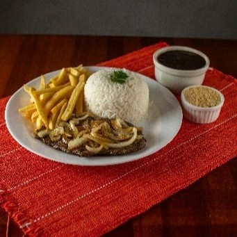 Nossos pratos executivos vão com arroz, feijão, farofa de ovos, fritas e salada verde. Todos os acompanhamentos em embalagens separadas.
