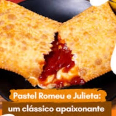 Massa frita de 15 cm recheada com delicioso recheio de queijo com goiabada