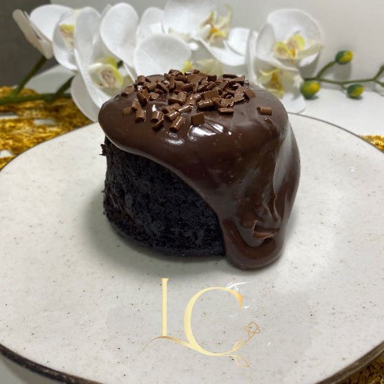 Massa de chocolate coberto com brigadeiro gourmet.  Peso médio: 200g.  promoção , cupom , oferta , morango , sobremesa , red velvet , banoffe , pudim , doce de leite , Dia dos namorados , festa junina , bolo gelado , Ninho , trufado , cone , café , frete grátis , presente , coxinha , gostoso , preço baixo , combo , promo , Doces , bolos , brigadeiro , docinhos , bolo vulcão , aniversario , coco , bolo de pote , gelado , chocolate , Pipoca gourmet , biscoito amanteigado, empada , frango , pistache , frutas vermelhas , geleia , coca , refri , combo , salgado , mousse , entrega rápida , grátis , 0800 , desconto , almoço barato , Nutella , brownie recheado , lanche barato , afogadinho , empada , cookies , cookie recheado , cookie americano , fatia recheada