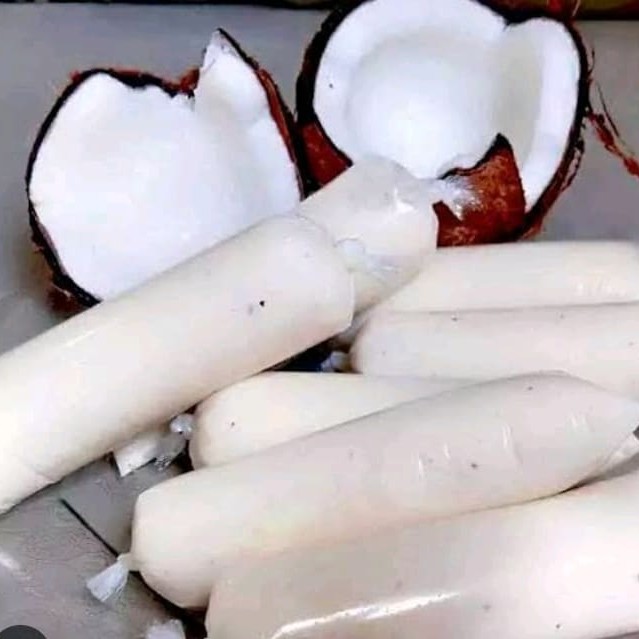 """Sacolé Gourmet de Coco puro a combinação perfeita de cremosidade e Um sabor irresistível feito com leite Ninho, Coco, creme de leite e muito mais. Enriquecido para uma experiência ainda mais saborosa. Perfeito para qualquer hora do Dia!"".                          Sacolé  Gourmet , Dindin Geladinho Gourmet , Chup- Chup , Juju , Flau , Laranjinha                  Cremoso , Deliciosos , Saboroso , Sobremesas , Doces , Promoção , 0800  Açaí  Sorvete Sobremesa"