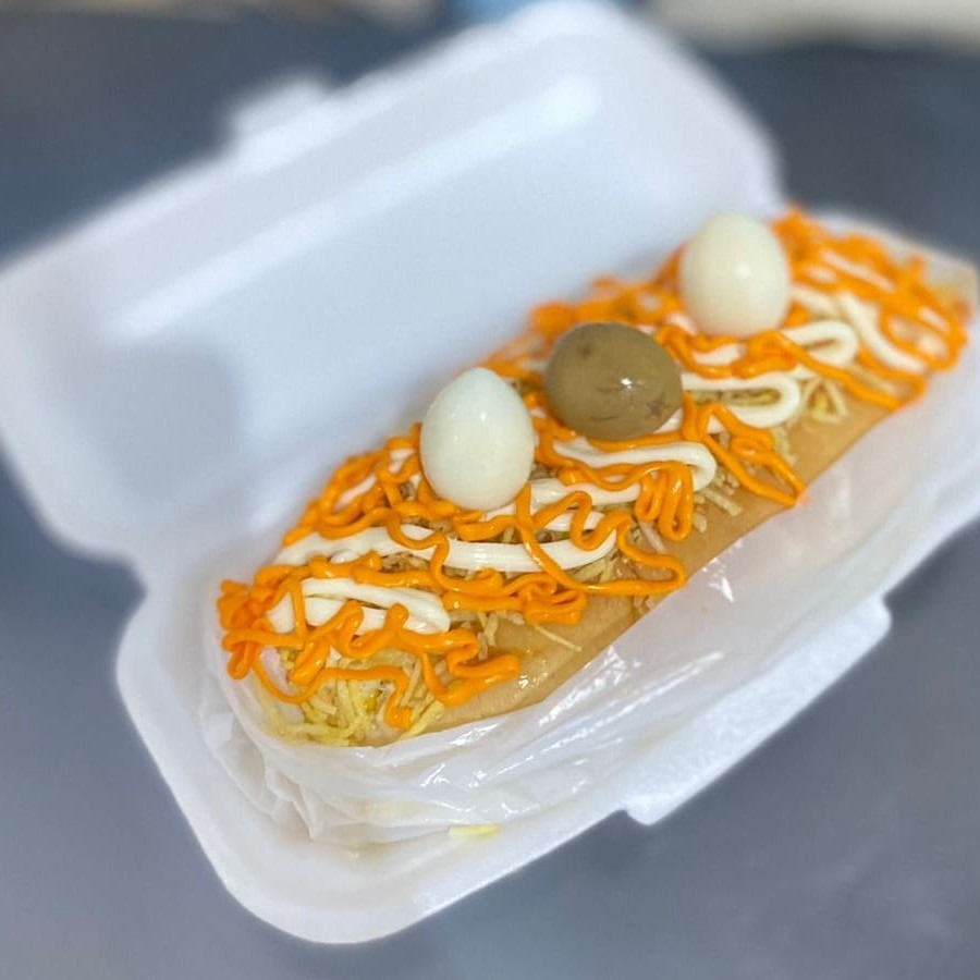 Milho, ervilha, ovo de codorna, queijo, presunto, batata palha, queijo ralado, cheddar, requeijão e azeitona.