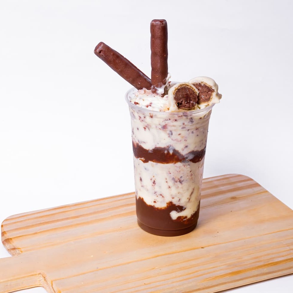 Combine diferentes sabores de sorvete com complementos e coberturas do seu jeito. Açaí do Popeye.