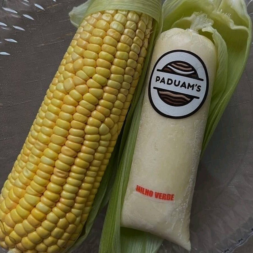 Sabor de casa e lembrança da roça! Feito com milho verde de verdade e uma base cremosa que derrete na boca. Um doce diferente, com aquele gostinho caseiro que surpreende e conquista! Perfeito para quem ama sabores tradicionais com um toque especial.