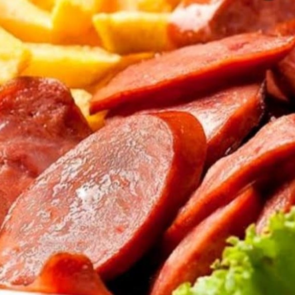 Simples e saborosa.  Deliciosa porção de calabresa acebolada com fritas.