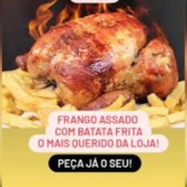Promoção De Segunda A Sexta Feira ! Delicie-se com 'O Melhor Frango Assado (O Mais Pedido)', nosso campeão de vendas! Acompanhado de uma generosa porção de Batata Frita Caseira, feita na hora, e a irresistível Farofa. Perfeito para reunir a família. ================================================= Obs:Note que, apesar de todo nosso cuidado e rapidez na entrega, a batata frita  perde a  sua crocância quando embalada quente para entrega, em compração ao consumo no local.