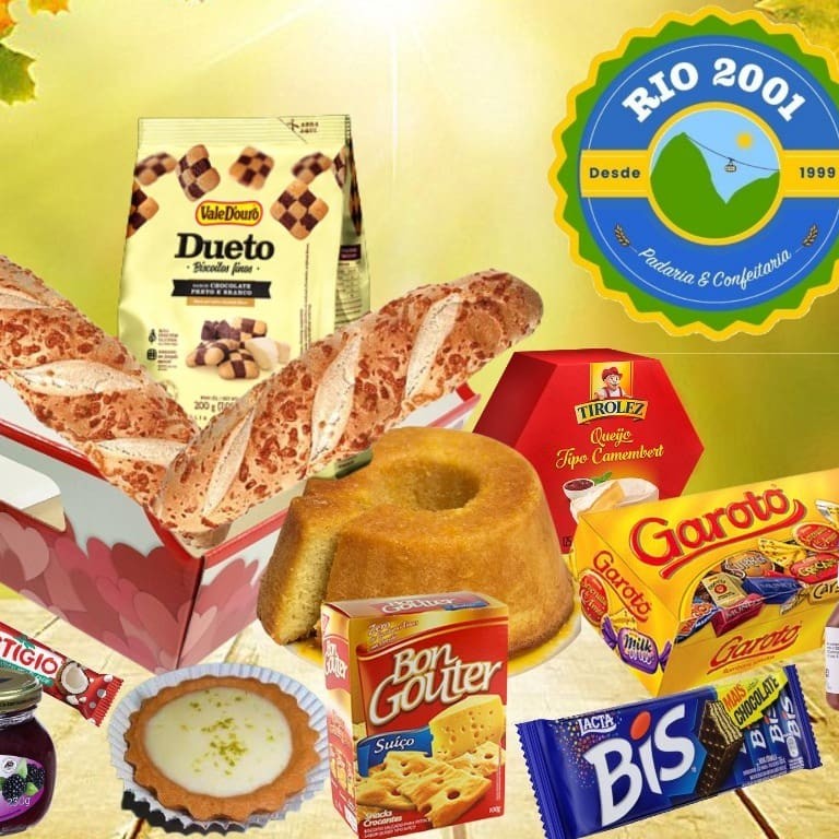 A Cesta de Presente 04 (Café da Manhã) da categoria 'Monte Cesta do Seu Jeito' é uma agradável seleção de guloseimas para começar o Dia. Ela inclui dois pães de provolone fresquinhos e um queijo fino tipo camembert para um toque gourmet. Além disso, tem uma caixa de bombons Nestlé de 251g e um bolo de laranja caseiro para adoçar o paladar. A cesta também traz duas tarteletes de limão e uma Nutella de 140g para uma experiência gastronômica única. Para os amantes de chocolate, inclui uma caixa de Bis e um Prestígio. A geleia Linea, com sabor disponível, e dois tipos de biscoitos – um Fino Sabor Café com Creme Vale D`ouro de 200g e um Bon Gouter de 100g – completam esta cesta de café da manhã luxuosa e deliciosa.