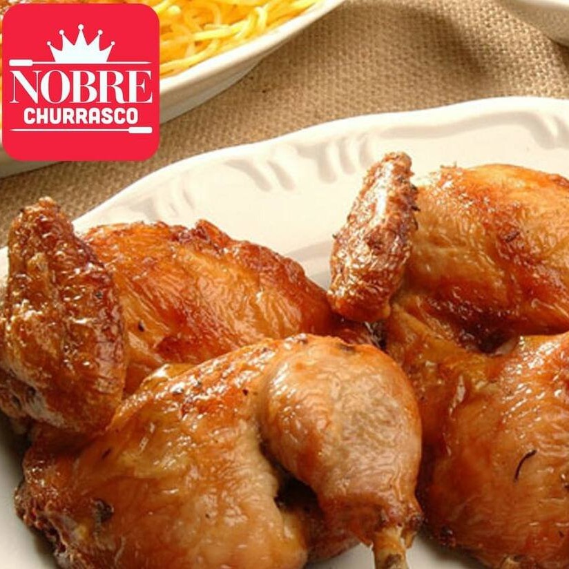 Acompanha farofa e molho vinagrete.