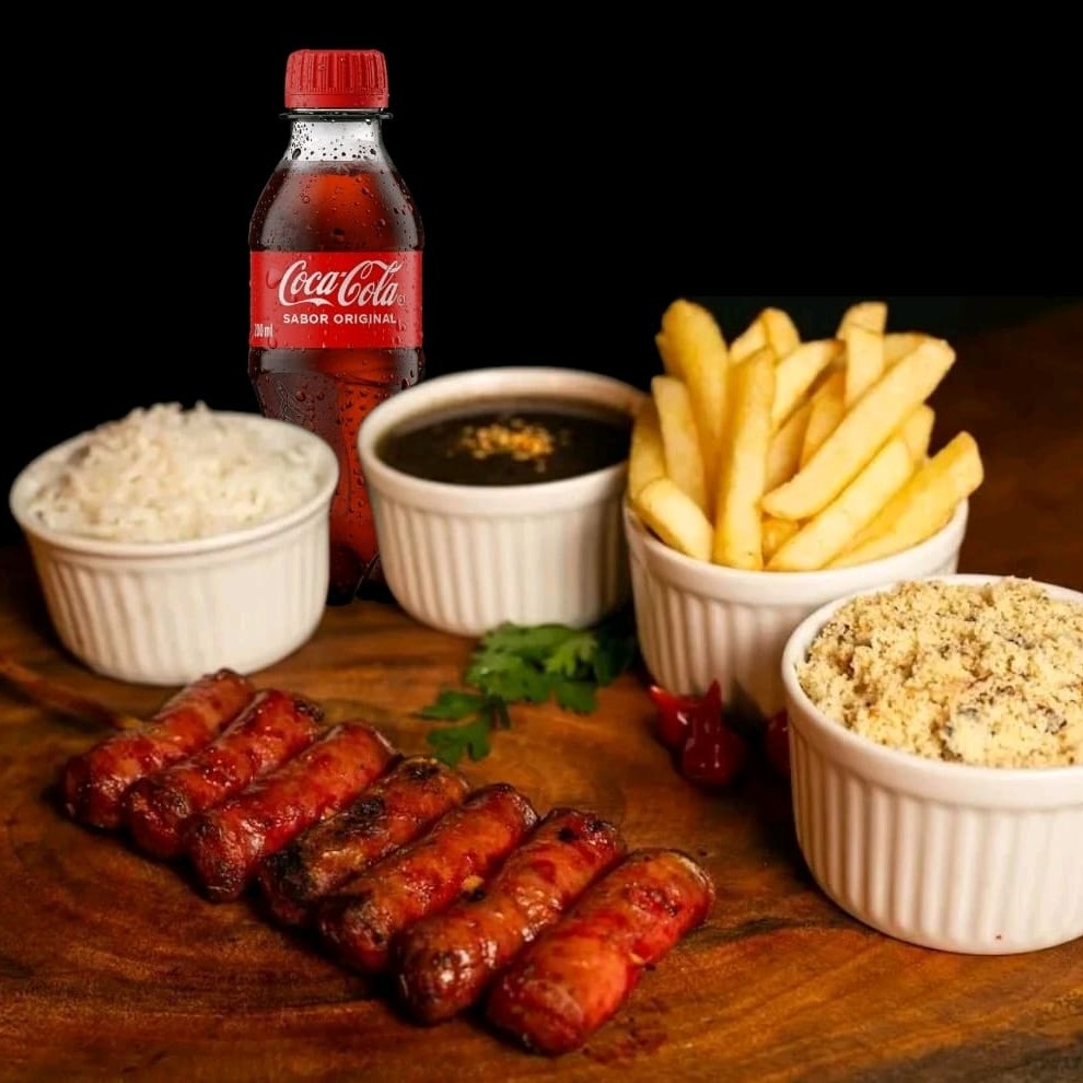Nosso prato executivo serve 1 pessoa. Acompanha arroz branco, delicioso feijão, farofa de alho e cebola, nossa crocante batata frita palito e 1 espeto. Enviamos cada item em  embalagens separada.