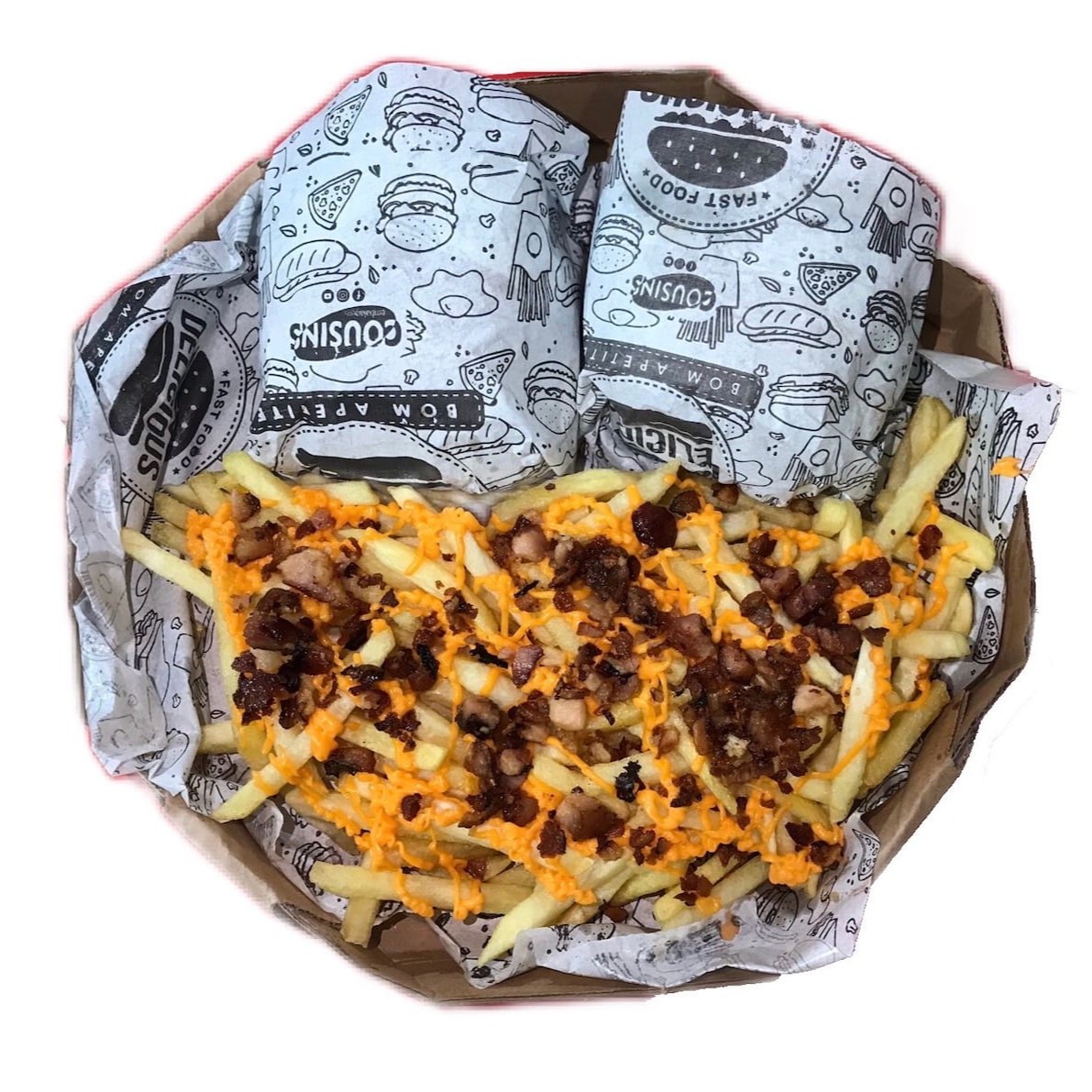 Batata frita com cheddar cremoso e bacon acompanhada de 2 Duplo ander cheddar (hamburguer com: Pão comum, 2 carnes, 2 queijos cheddar e cebola especial refogada no shoyu.) + 2 guaravitas.