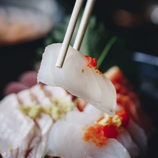 Suculentas lâminas de peixe branco cortadas na medida certa.
