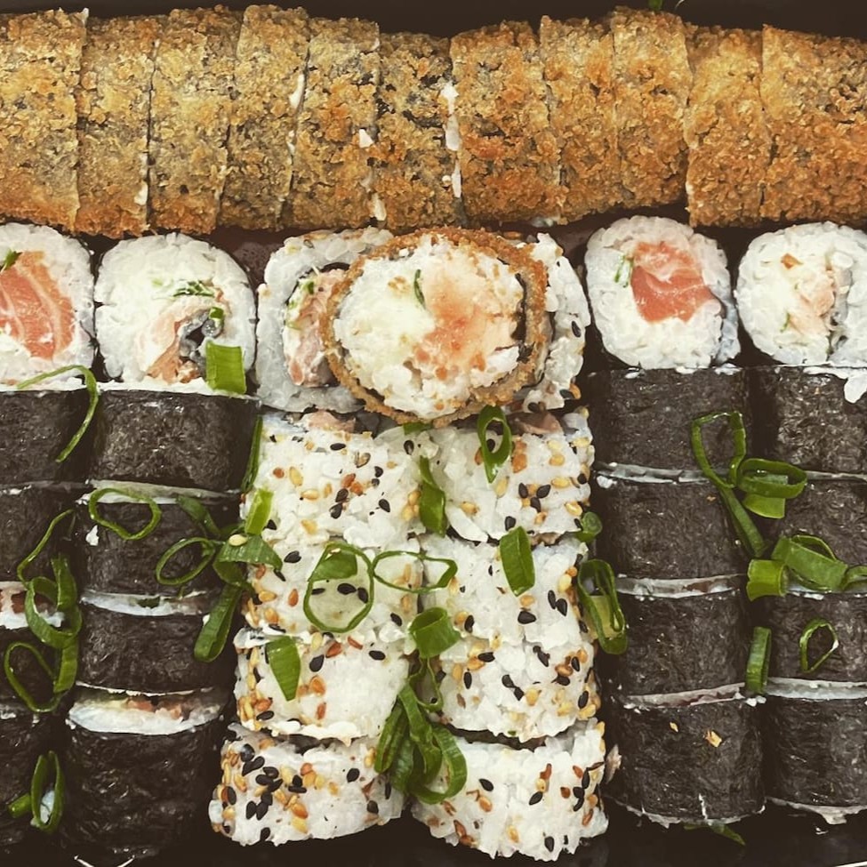 14 hot 12 Filamaki de salmão, + 12 skin  filadelfia, + 10 uramaki de skin filadelfia.  Tags: promoção , promoções , ofertas , lanche , hamburguer, Sushi, super barato , pizza, cupom , desconto, Hot Filadelfia, Filadelfia, yakissoba