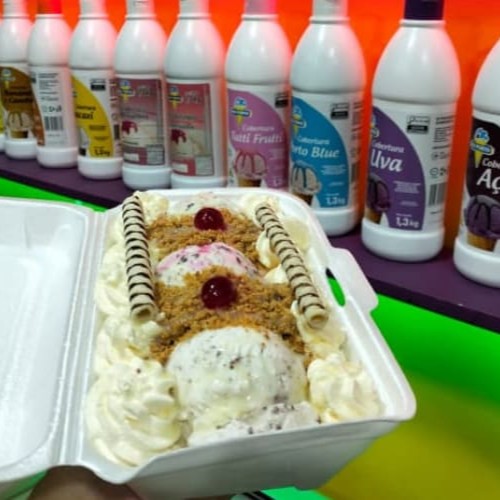 Uma maravilhosa Banana Split , com fruta sempre fresca, chantilly, cereja e um sorvete sensacional...