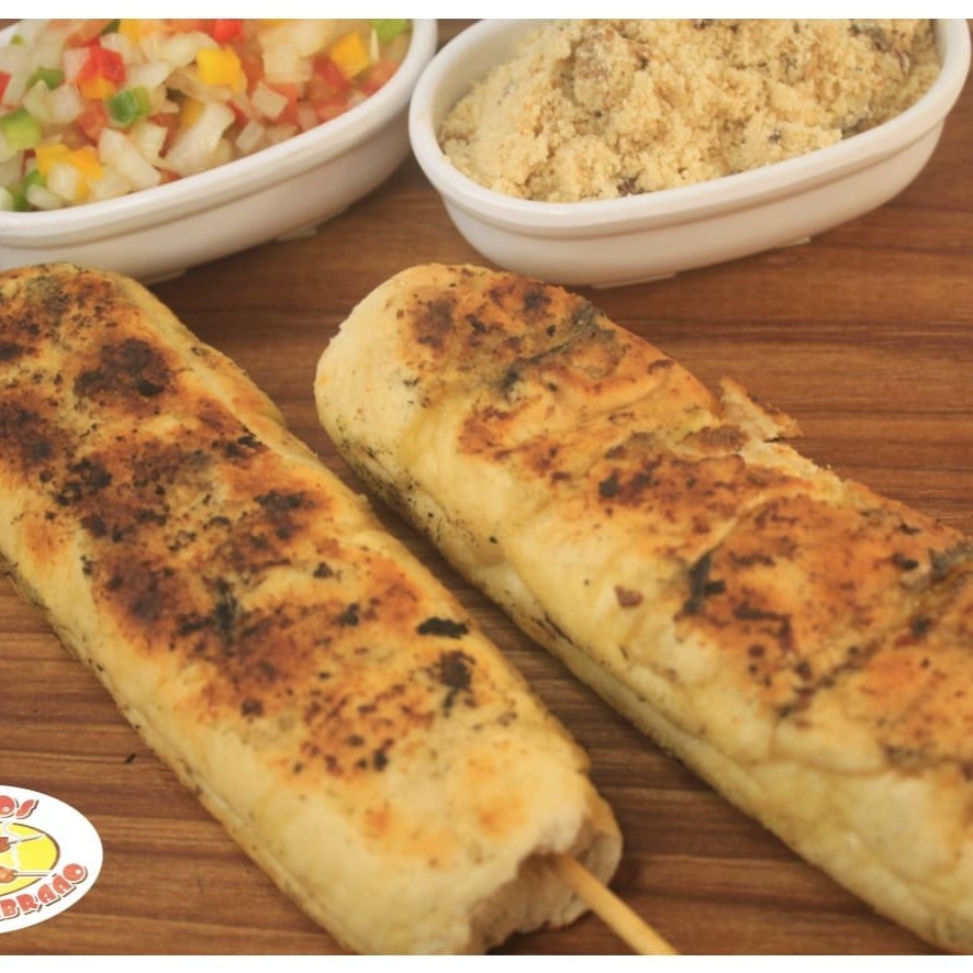 Pão de Alho caseiro,  bem recheado .. Espeto com 2 Pães de Alho !!