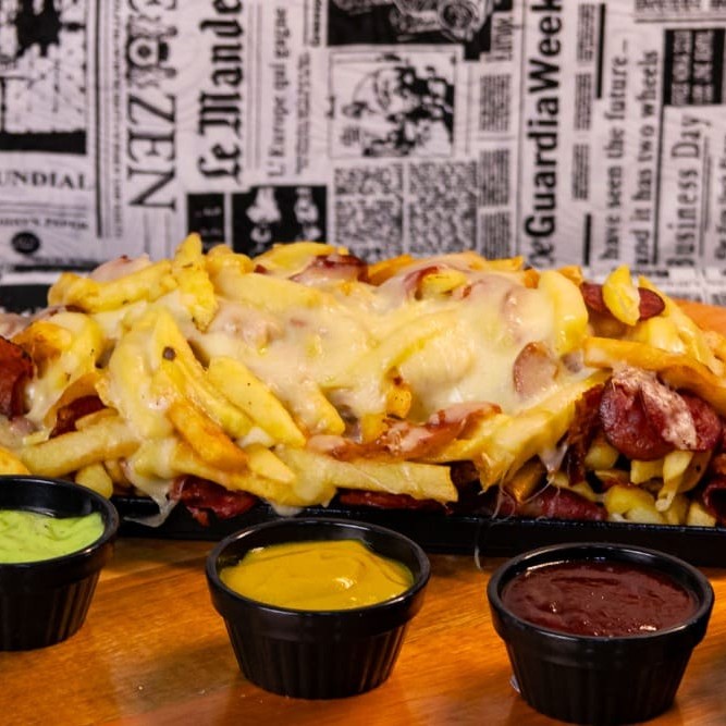 Batata, bacon, calabresa e mussarela