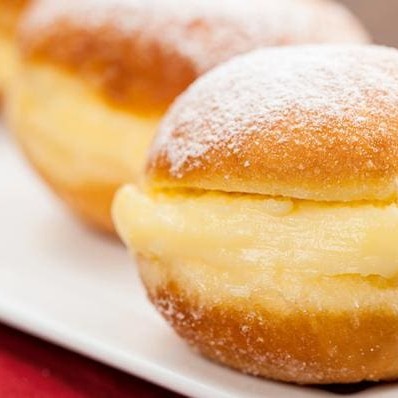 Tradicional doce de padaria: sonho com delicioso doce de leite