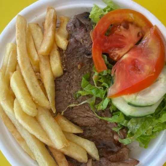 Marmita Acompanha: Arroz Branco, Feijão, Batata Frita, Farofa, Salada Verde e o Bife. Serve Uma Pessoa.