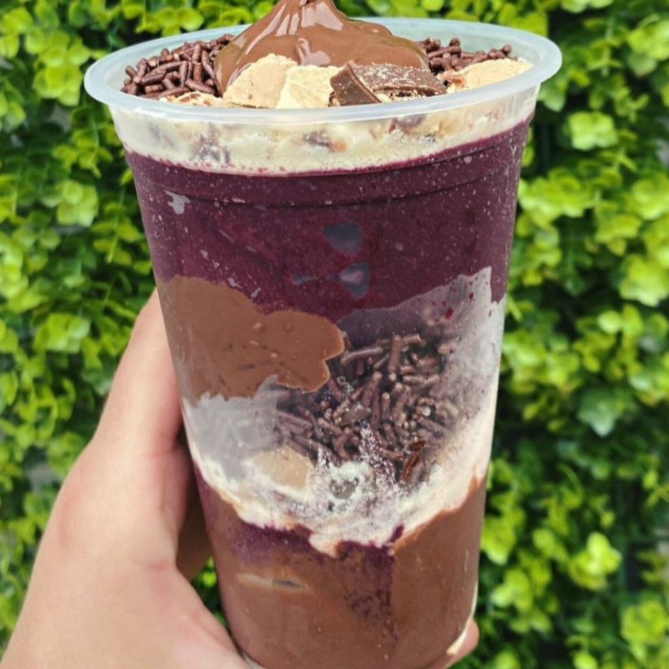 ** este item está incluso, Nutella, Ouro Branco e granulado de brigadeiro ** livre para adicionar outros complementos grátis** Açaí cremoso, leve, feito pra combinar com todos os complementos. Organico sem agrotóxico nas opcões de 300ml, 400ml, 550ml e 1litro. As imagens são reais e ilustrativas. A montagem do copo será de acordo com os itens escolhidos. #açaíteria #açaí #açai #natural #vegano# #vegetariano #saudável #saudavel #sobremesaaçaí cremoso, leve, feito pra combinar com todos os complementos. Organico sem agrotóxico. As imagens são reais e ilustrativas. A montag