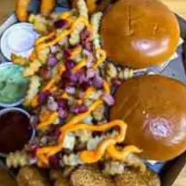 2 Smash Duplo, Anéis De Cebola, Batata Frita Crinklen, Bacon Crispy, Cheddar Cremoso, Nuggts Suculentos, Molho Especial E Refrigerante De 1,5l