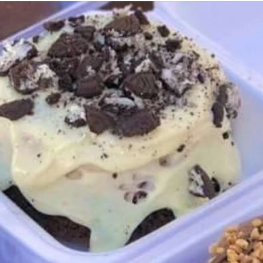 Massa: chocolate     Recheio: brigadeiro de Ninho com Oreo  Apx: 200g a 300g