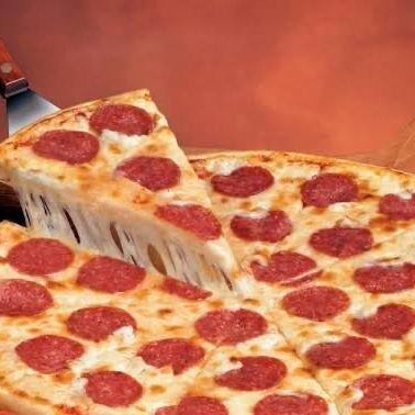 Molho de tomate, muçarela, calabresa e orégano.