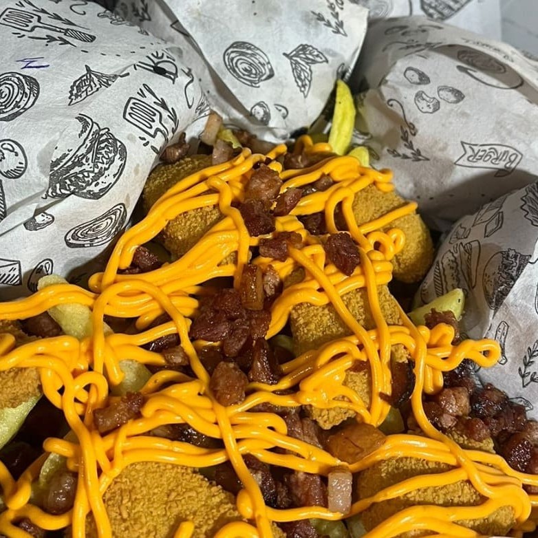 2 X-Burguer+ Batata Frita C/ Cheddar E Bacon