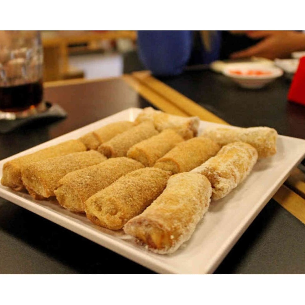 Massa crocante de harumaki com recheio de cream cheese e goiabada.