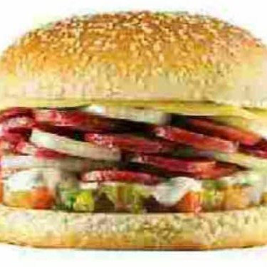 Pão, carne, queijo, presunto, ovo, calabresa, cheddar, salada e batata