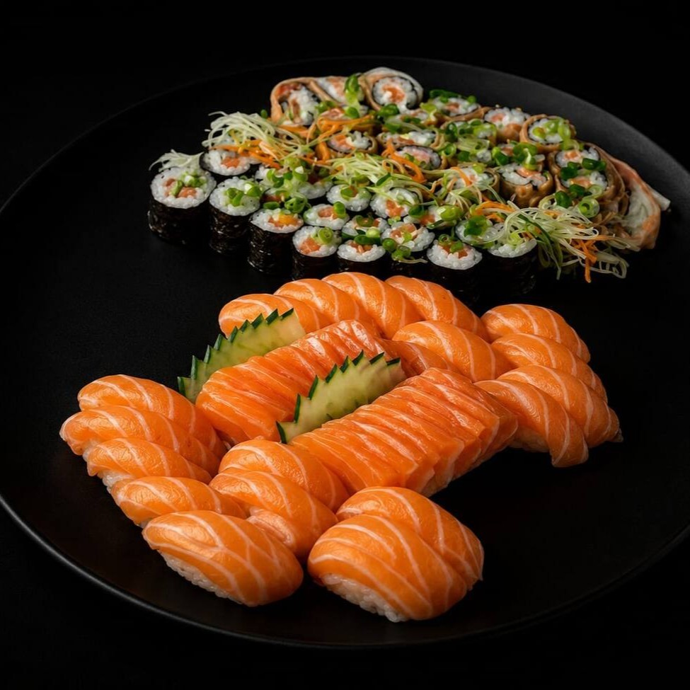 - 24 Hot Philadelphia - 24 Philadelphia - 8 sashimis salmão - 4 sushi salmão - 4 sushi skin.