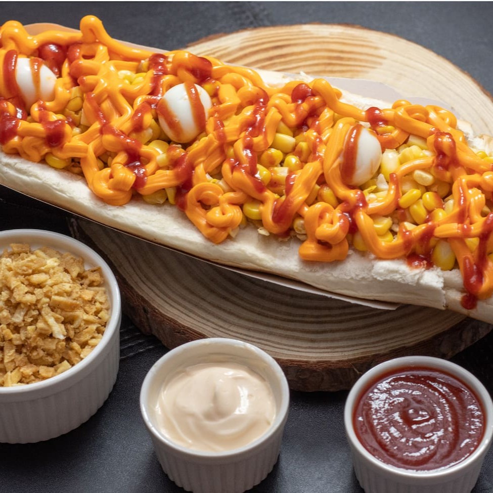 Pão - Tomate - Cebola - Molho - Ketchup - Maionese bidog - Milho - ovo - Cheddar - Ketchup de goiabada